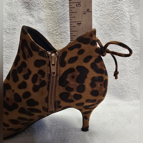 Leopard Print Pointed Toe Bow Kitten Heel Cut Ankle Booties Side Zip Boot Sz 7.5 - Picture 10 of 16